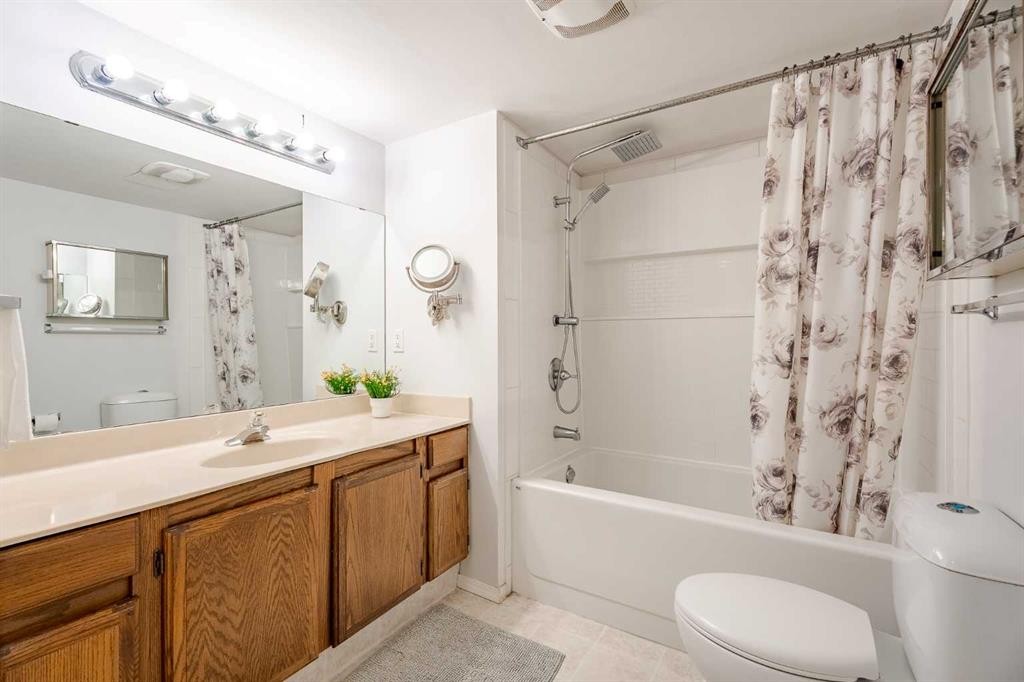 7-3402 Parkdale Boulevard Nw, Calgary, AB - Indoor Photo Showing Bathroom