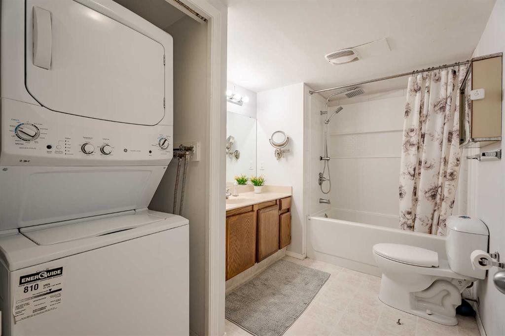 7-3402 Parkdale Boulevard Nw, Calgary, AB - Indoor Photo Showing Laundry Room