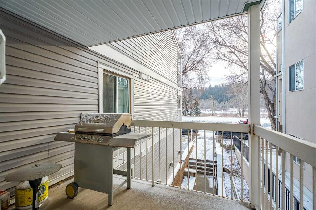 7-3402 Parkdale Boulevard Nw, Calgary, AB - Outdoor With Exterior