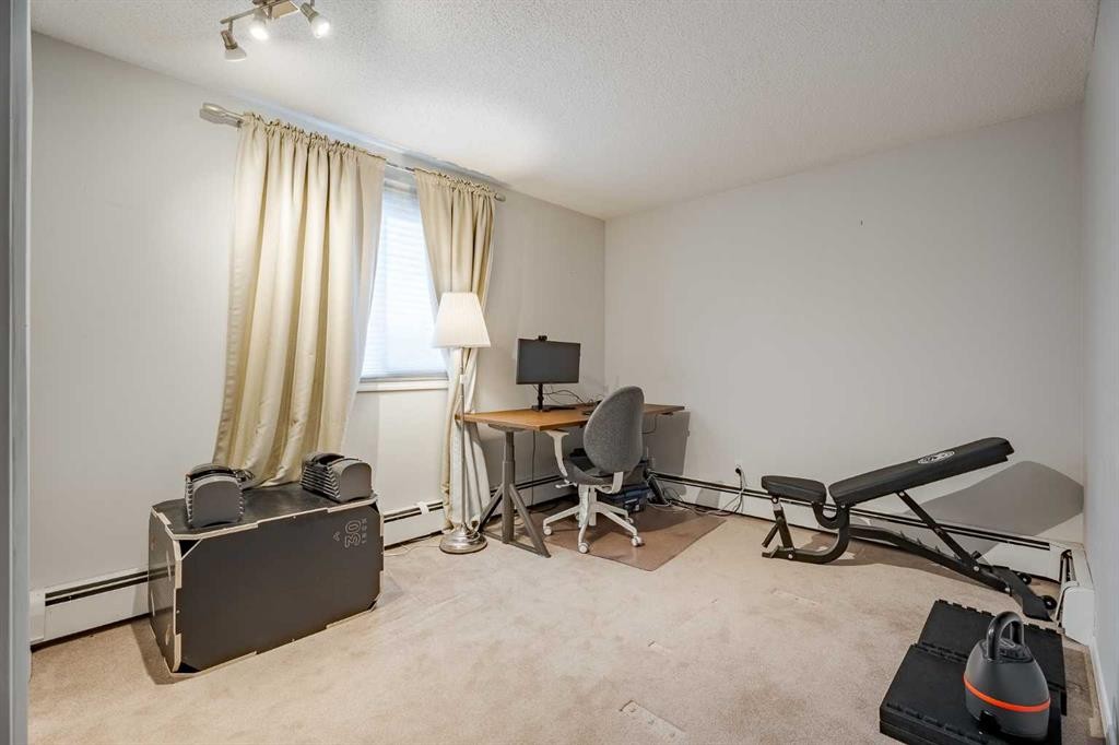 7-3402 Parkdale Boulevard Nw, Calgary, AB - Indoor Photo Showing Office