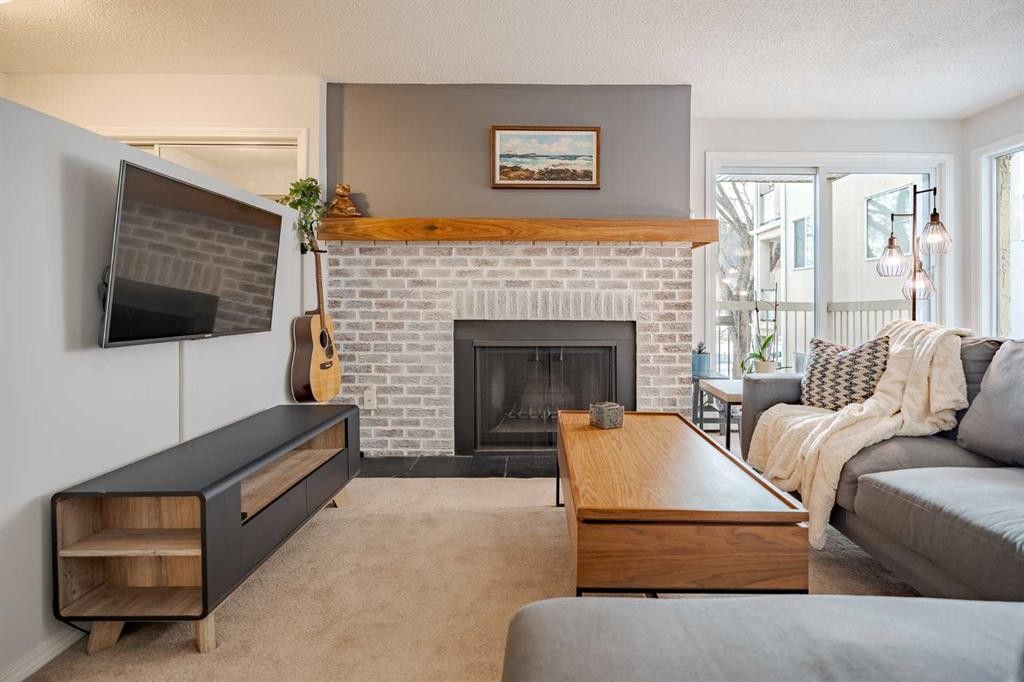 7-3402 Parkdale Boulevard Nw, Calgary, AB - Indoor Photo Showing Living Room With Fireplace