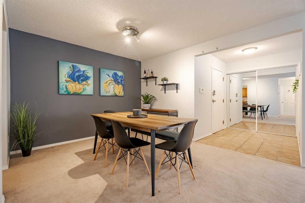 7-3402 Parkdale Boulevard Nw, Calgary, AB - Indoor Photo Showing Dining Room