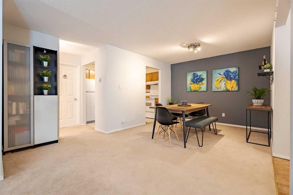 7-3402 Parkdale Boulevard Nw, Calgary, AB - Indoor Photo Showing Dining Room