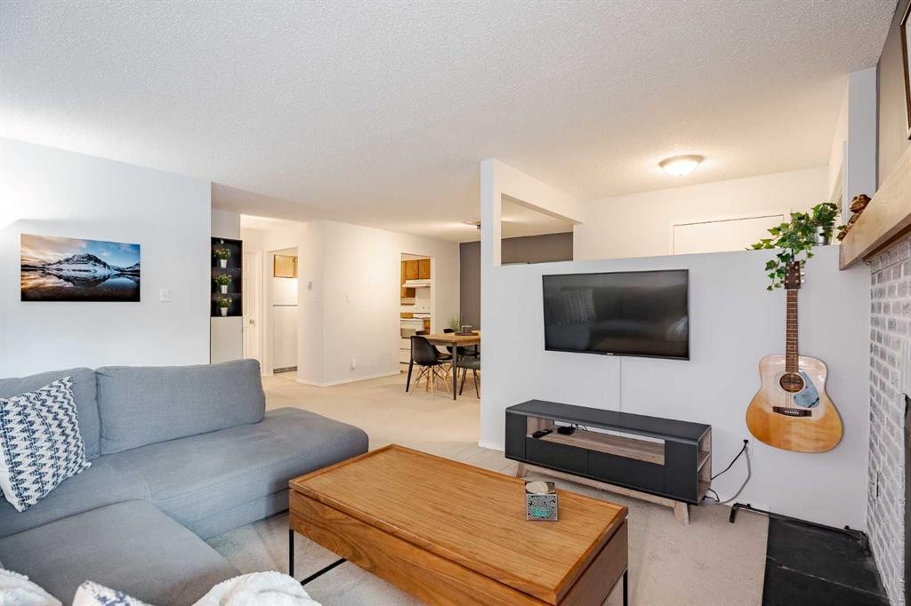 7-3402 Parkdale Boulevard Nw, Calgary, AB - Indoor Photo Showing Living Room With Fireplace
