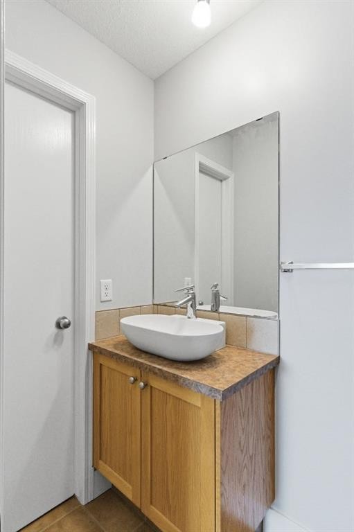 207-323 Fourth Avenue, Strathmore, AB - Indoor Photo Showing Bathroom