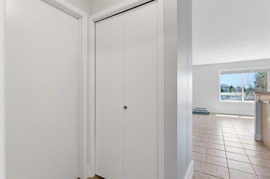 207-323 Fourth Avenue, Strathmore, AB - Indoor Photo Showing Other Room