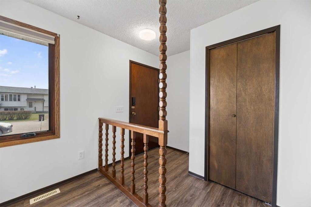 11 Westhill Crescent, Didsbury, AB - Indoor Photo Showing Other Room