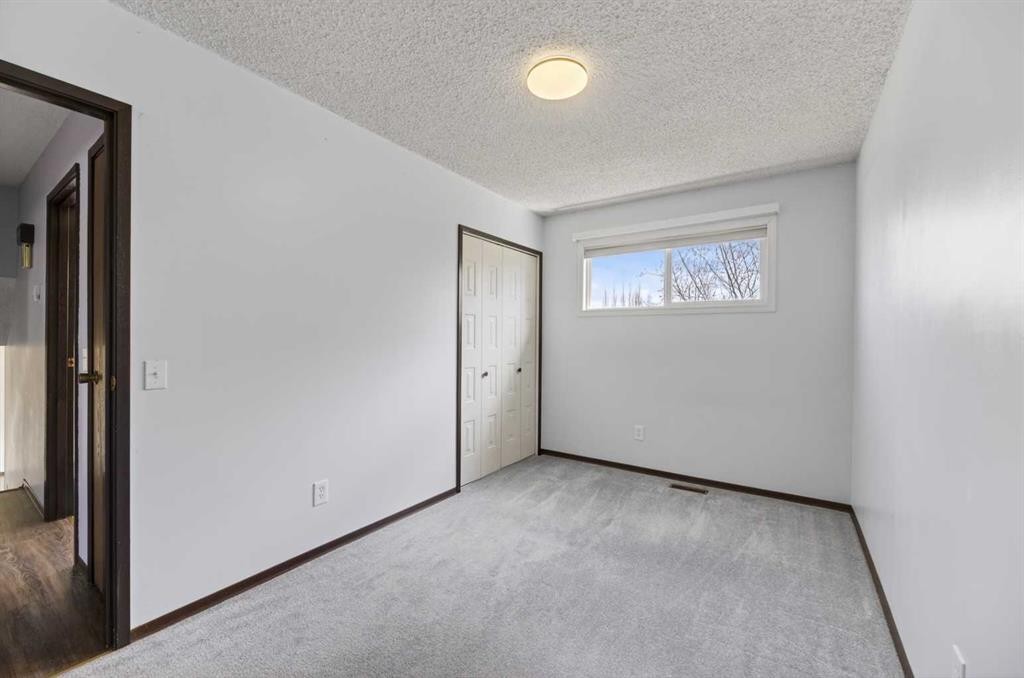11 Westhill Crescent, Didsbury, AB - Indoor Photo Showing Other Room