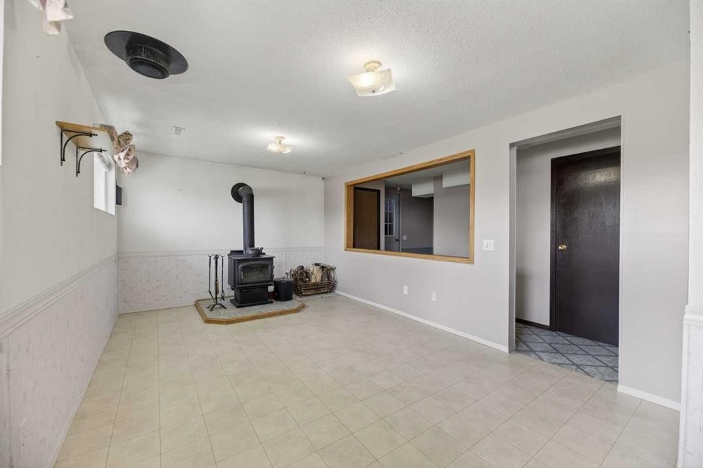 11 Westhill Crescent, Didsbury, AB - Indoor Photo Showing Other Room