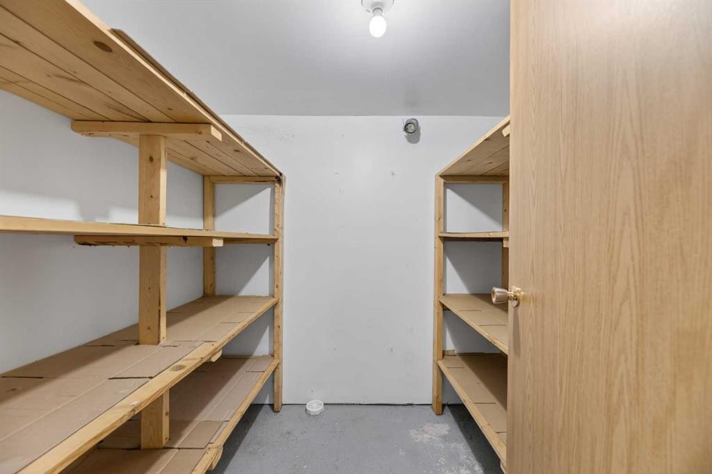 11 Westhill Crescent, Didsbury, AB - Indoor