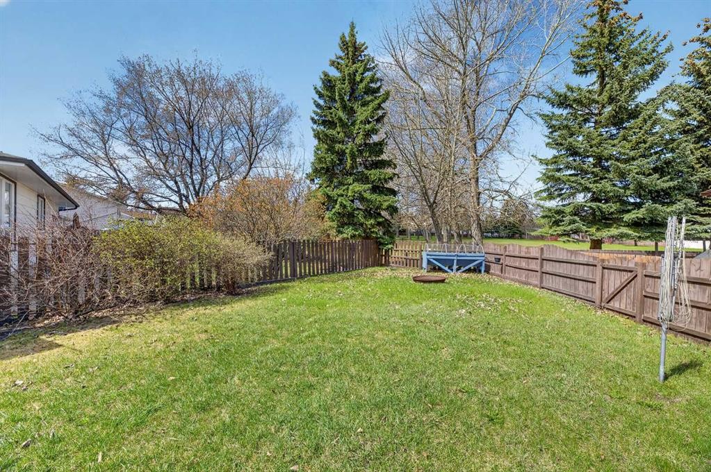 11 Westhill Crescent, Didsbury, AB - Outdoor
