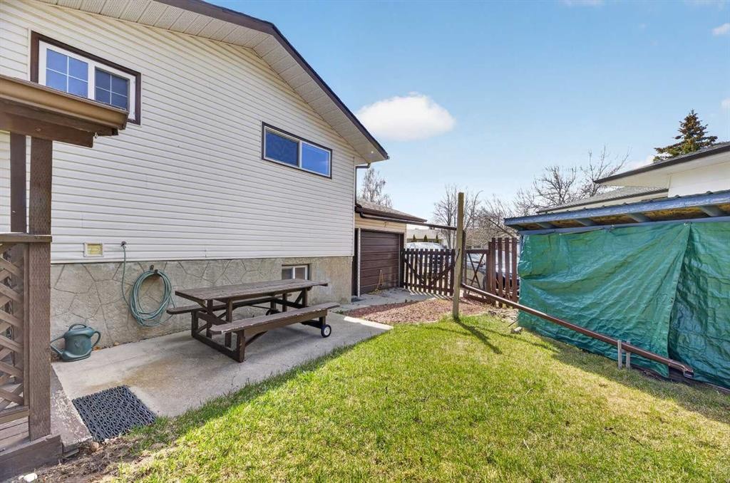 11 Westhill Crescent, Didsbury, AB - Outdoor With Deck Patio Veranda With Exterior