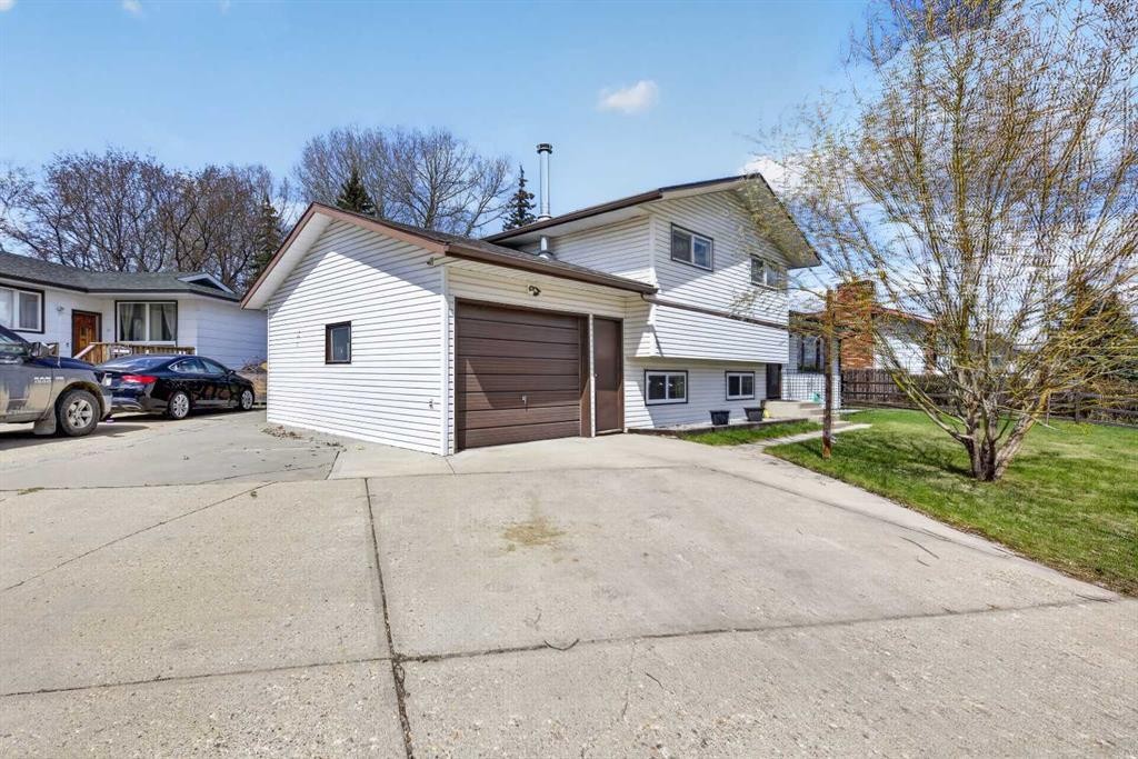 11 Westhill Crescent, Didsbury, AB - Outdoor