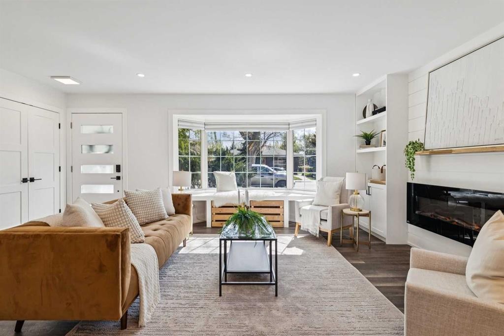 175 Havenhurst Crescent Sw, Calgary, AB - Indoor Photo Showing Living Room With Fireplace