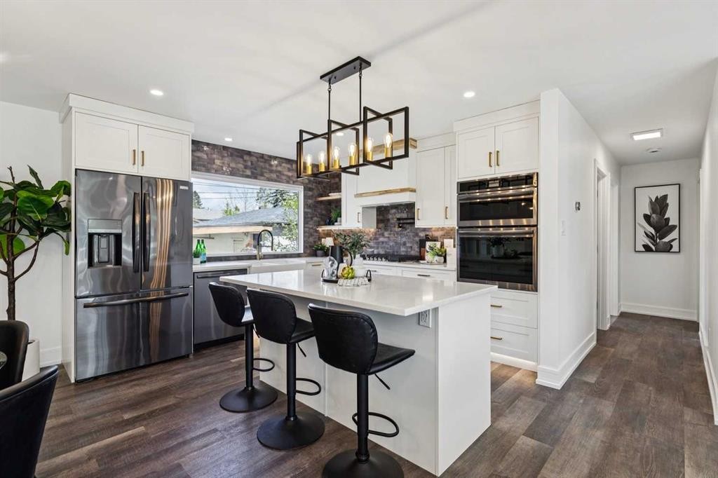 175 Havenhurst Crescent Sw, Calgary, AB - Indoor Photo Showing Kitchen With Stainless Steel Kitchen With Upgraded Kitchen