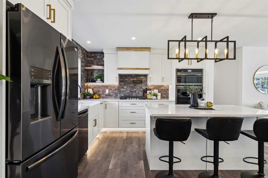 175 Havenhurst Crescent Sw, Calgary, AB - Indoor Photo Showing Kitchen With Stainless Steel Kitchen With Upgraded Kitchen