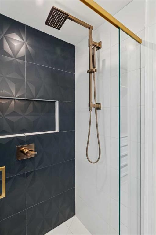 175 Havenhurst Crescent Sw, Calgary, AB - Indoor Photo Showing Bathroom