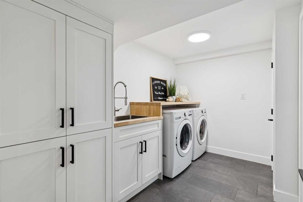175 Havenhurst Crescent Sw, Calgary, AB - Indoor Photo Showing Laundry Room