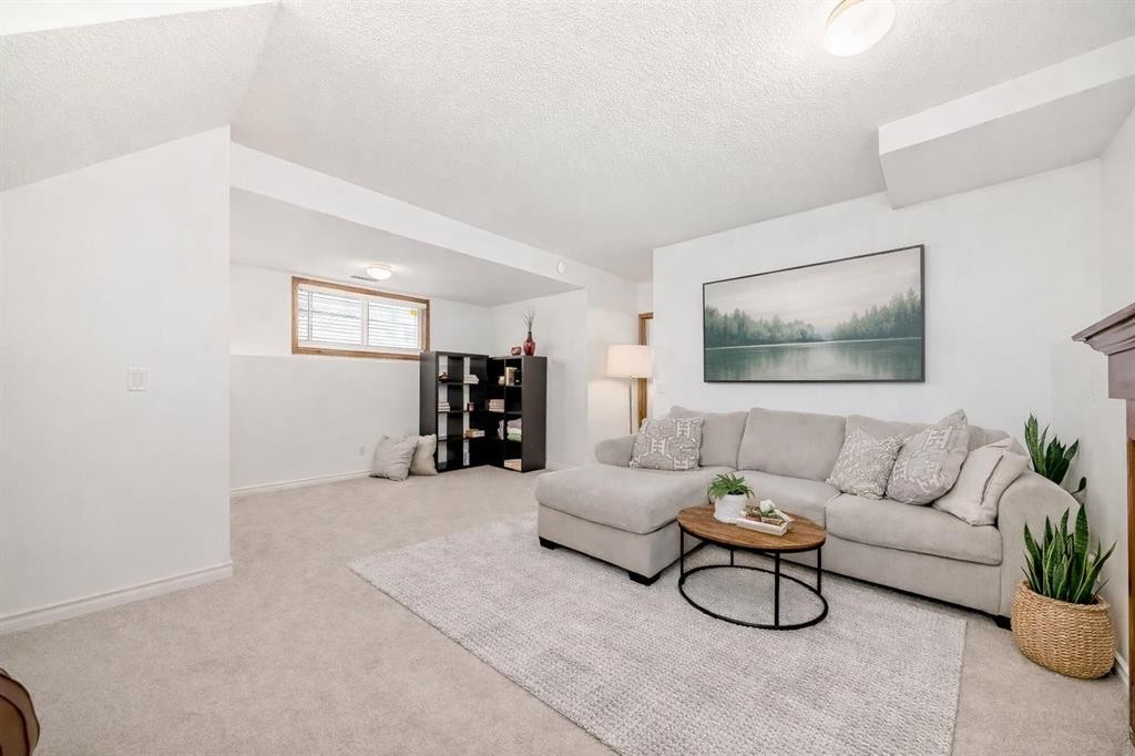 110 Erin Meadow Close Se, Calgary, AB - Indoor Photo Showing Living Room