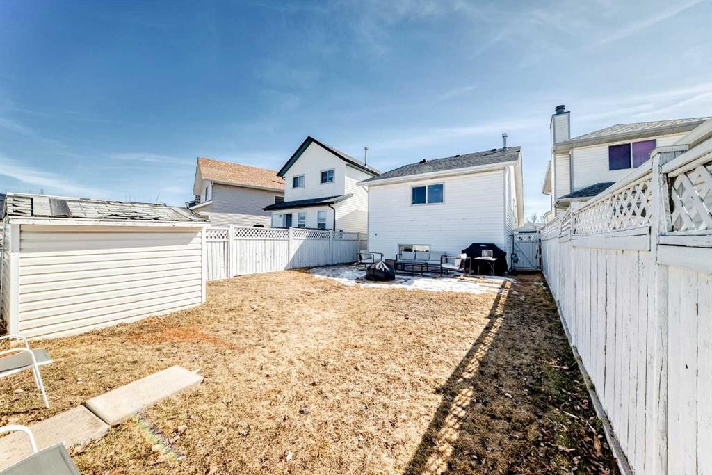 110 Erin Meadow Close Se, Calgary, AB - Outdoor