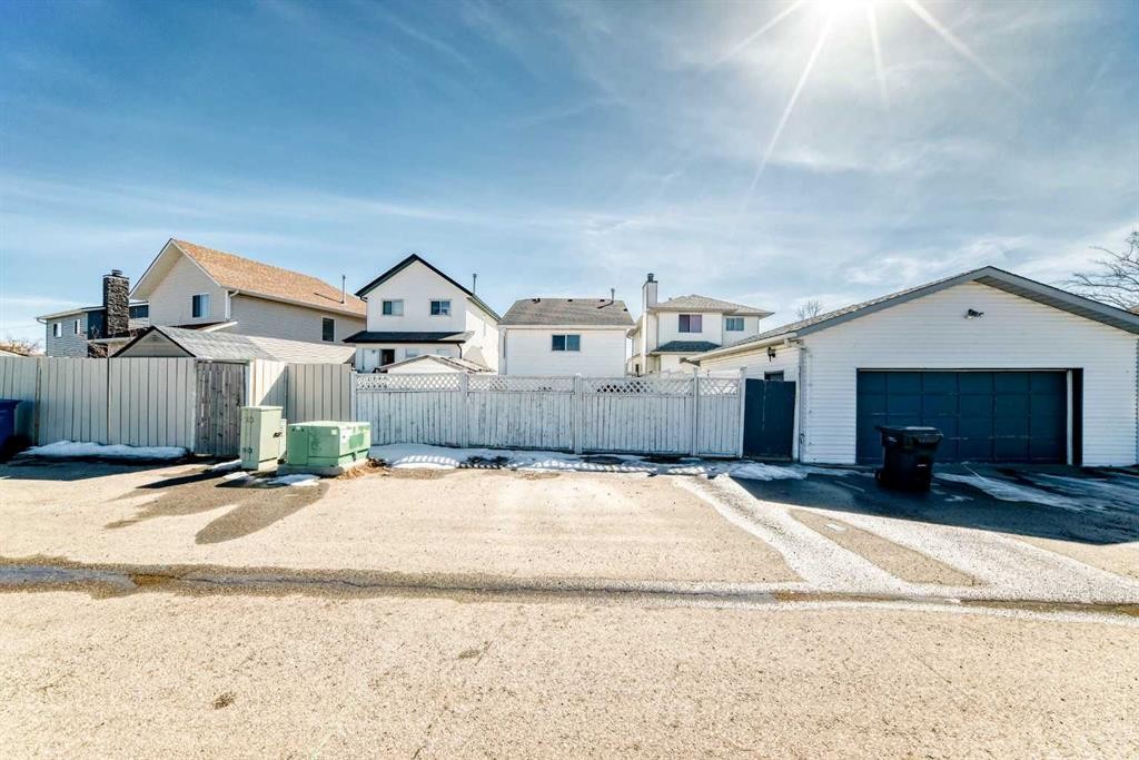 110 Erin Meadow Close Se, Calgary, AB - Outdoor