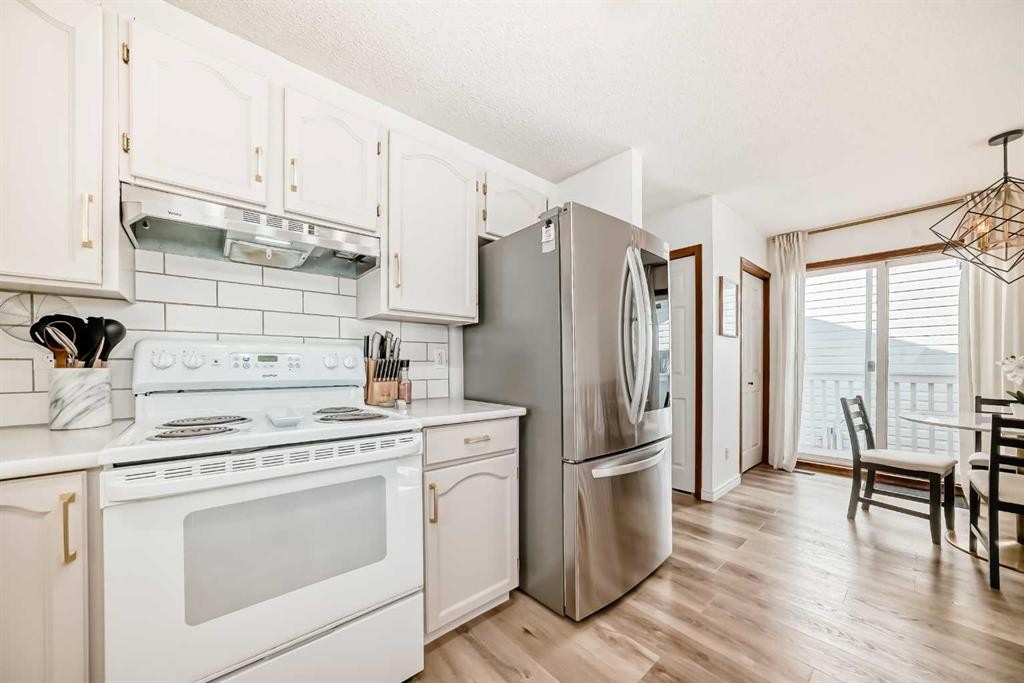 110 Erin Meadow Close Se, Calgary, AB - Indoor Photo Showing Kitchen