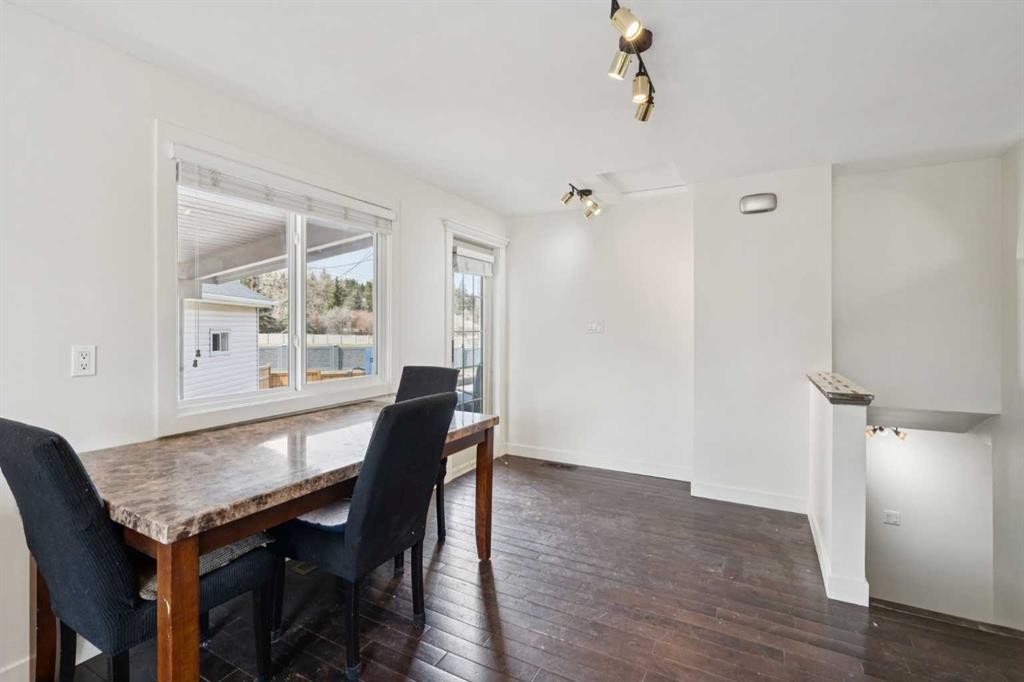 214 Springwood Place Sw, Calgary, AB - Indoor Photo Showing Dining Room