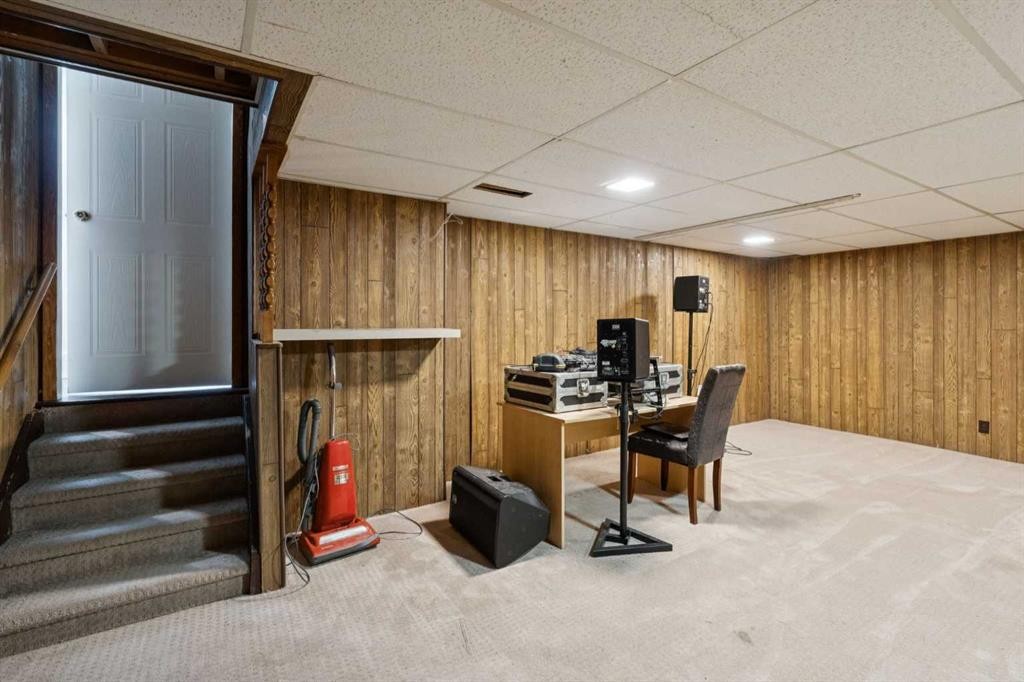 214 Springwood Place Sw, Calgary, AB - Indoor