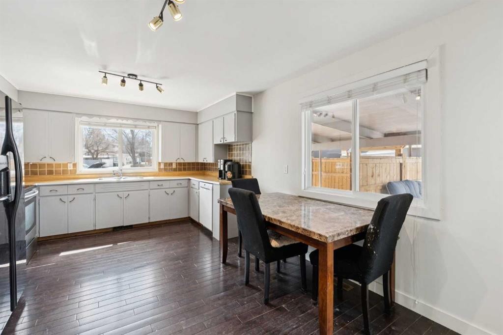 214 Springwood Place Sw, Calgary, AB - Indoor