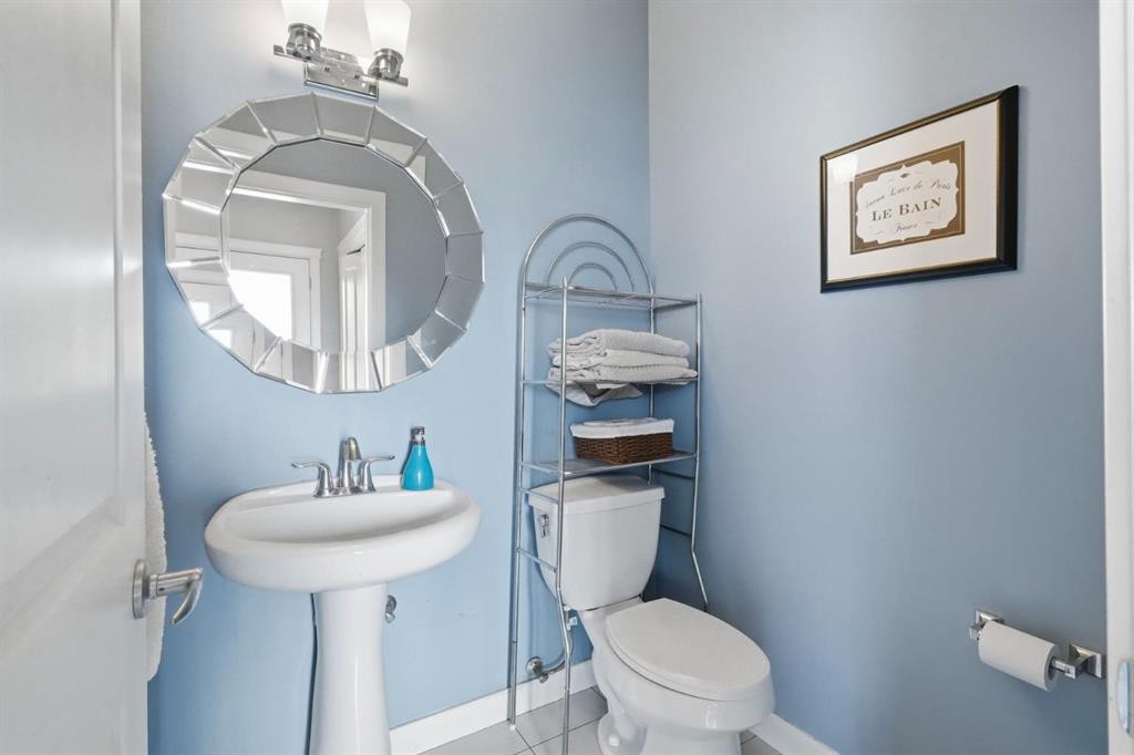 42 Sage Hill Green Nw, Calgary, AB - Indoor Photo Showing Bathroom