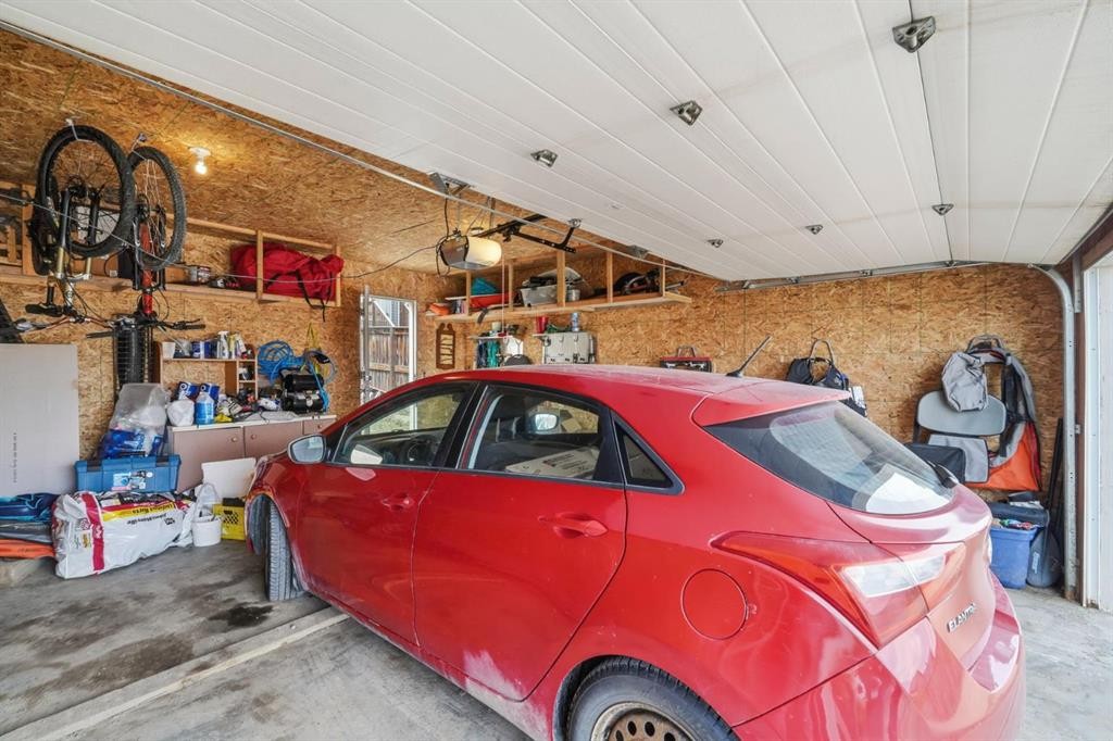 42 Sage Hill Green Nw, Calgary, AB - Indoor Photo Showing Garage