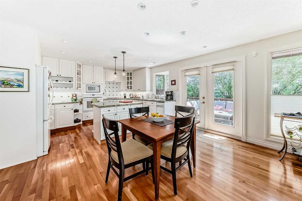 123 Varsity Estates Grove Nw, Calgary, AB - Indoor Photo Showing Dining Room