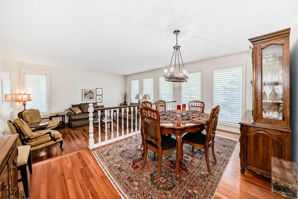 123 Varsity Estates Grove Nw, Calgary, AB - Indoor Photo Showing Dining Room