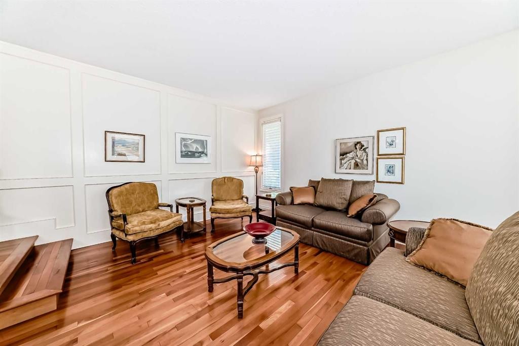 123 Varsity Estates Grove Nw, Calgary, AB - Indoor Photo Showing Living Room