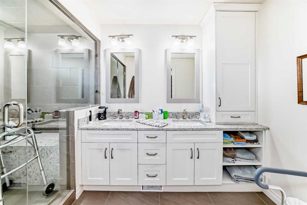 123 Varsity Estates Grove Nw, Calgary, AB - Indoor Photo Showing Bathroom