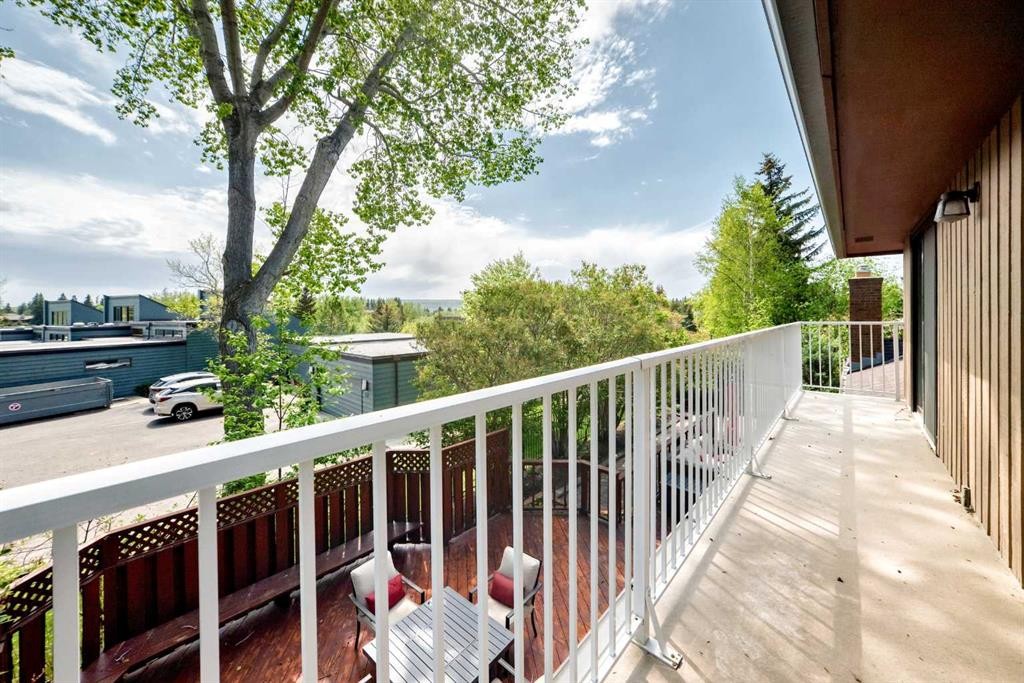 123 Varsity Estates Grove Nw, Calgary, AB - Outdoor With Balcony