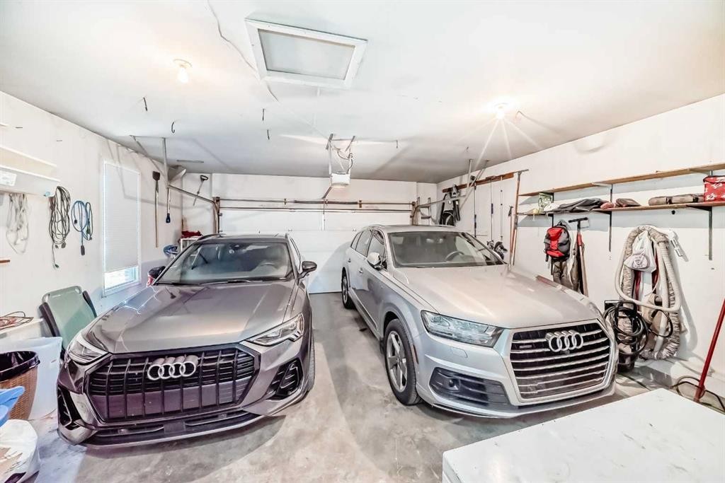 123 Varsity Estates Grove Nw, Calgary, AB - Indoor Photo Showing Garage