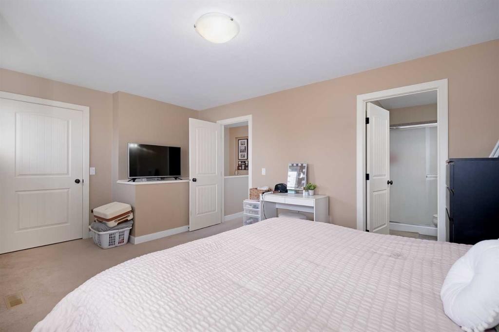 2524 Eversyde Avenue Sw, Calgary, AB - Indoor Photo Showing Bedroom