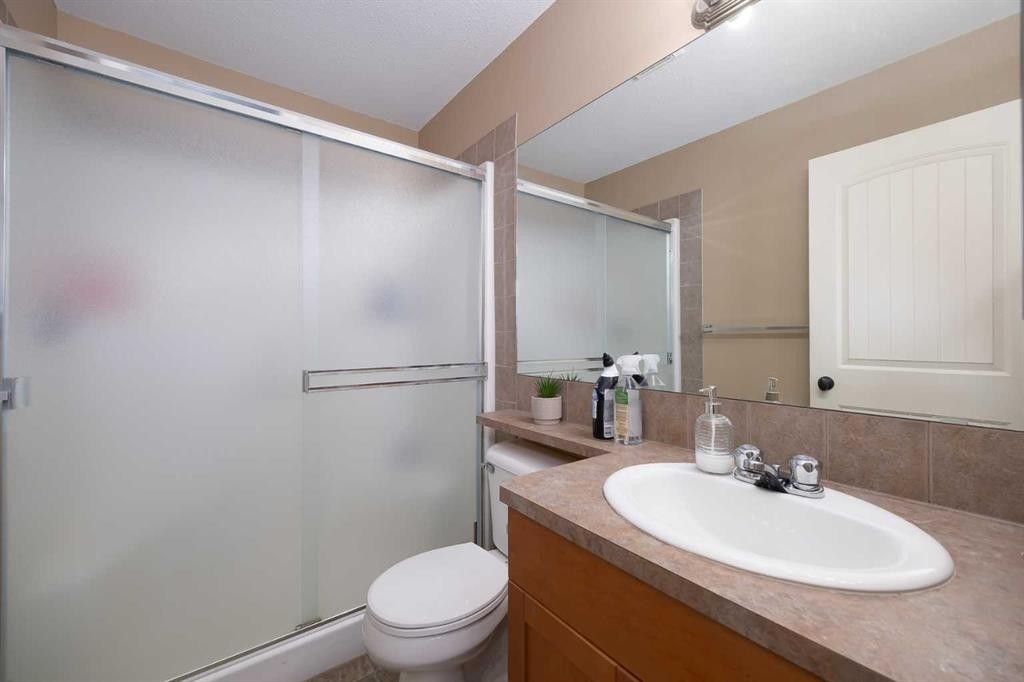 2524 Eversyde Avenue Sw, Calgary, AB - Indoor Photo Showing Bathroom