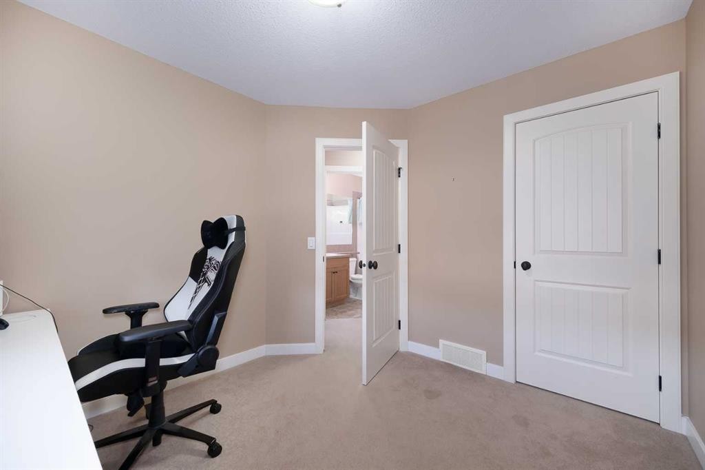 2524 Eversyde Avenue Sw, Calgary, AB - Indoor