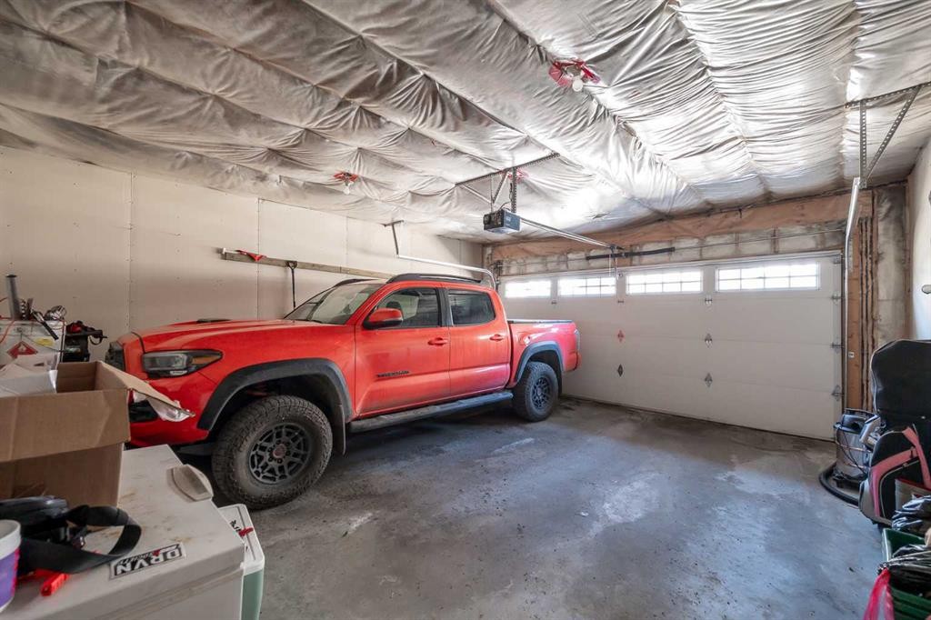 2524 Eversyde Avenue Sw, Calgary, AB - Indoor Photo Showing Garage