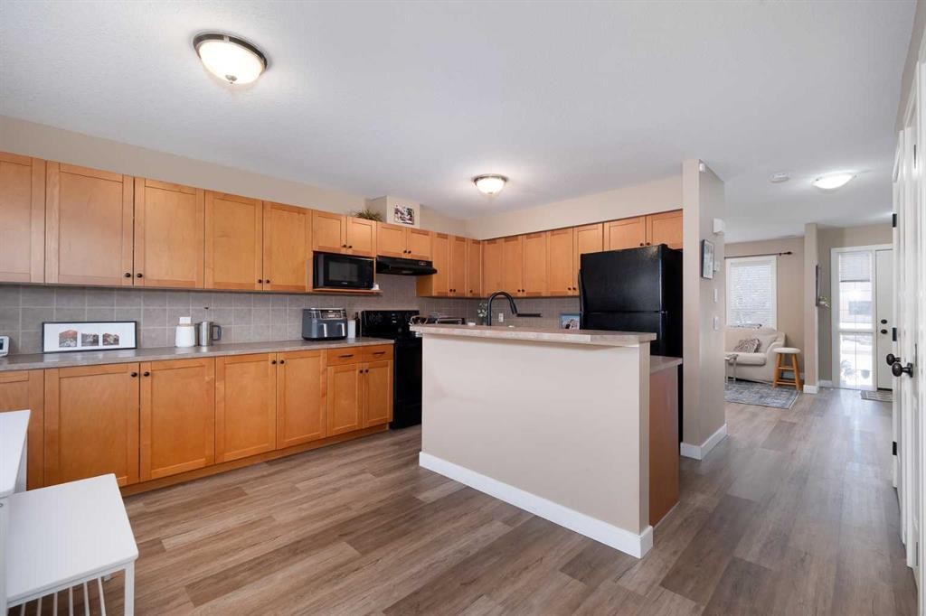 2524 Eversyde Avenue Sw, Calgary, AB - Indoor Photo Showing Kitchen