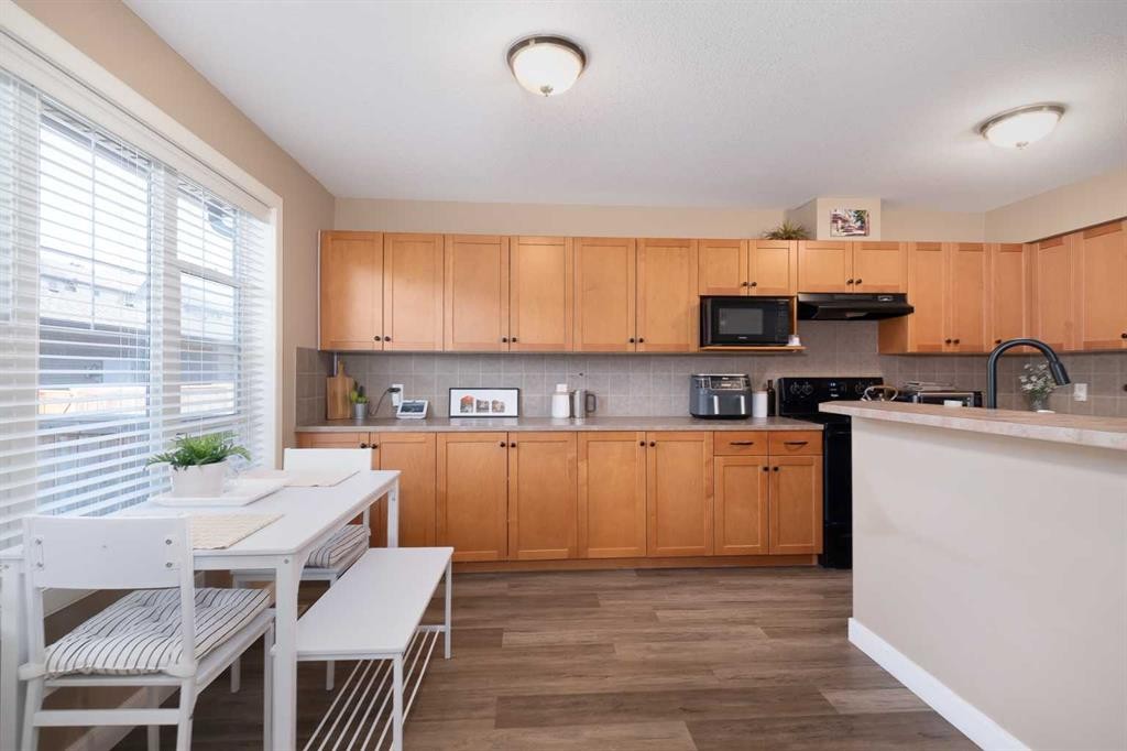 2524 Eversyde Avenue Sw, Calgary, AB - Indoor Photo Showing Kitchen
