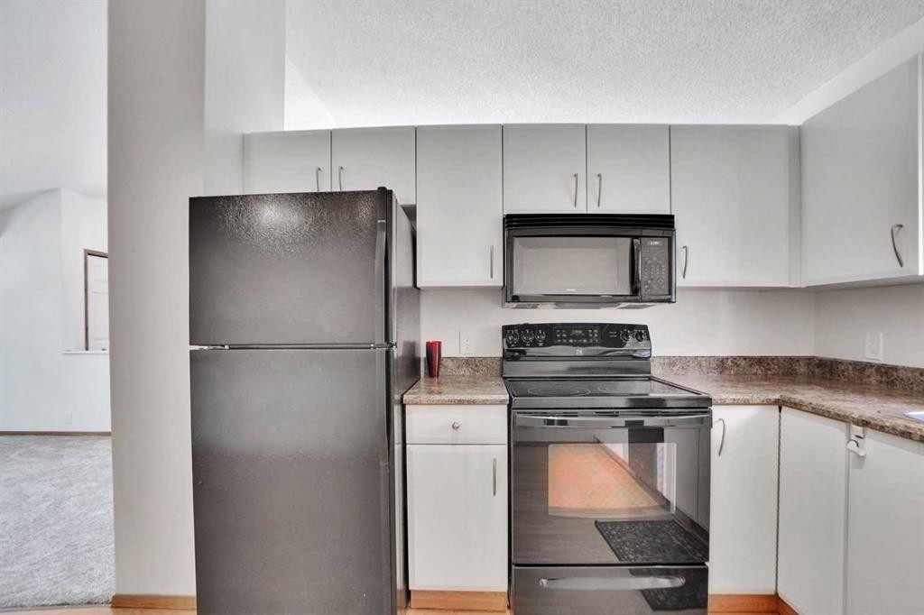 90 Martinridge Crescent Ne, Calgary, AB - Indoor Photo Showing Kitchen