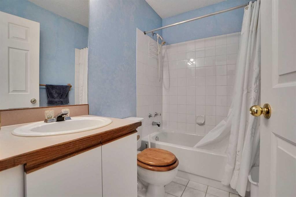 90 Martinridge Crescent Ne, Calgary, AB - Indoor Photo Showing Bathroom
