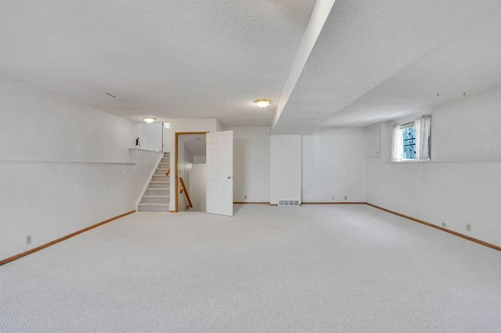 90 Martinridge Crescent Ne, Calgary, AB - Indoor