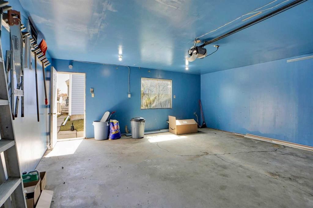 90 Martinridge Crescent Ne, Calgary, AB - Indoor