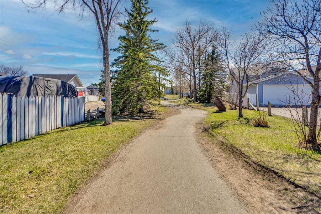 90 Martinridge Crescent Ne, Calgary, AB - Outdoor