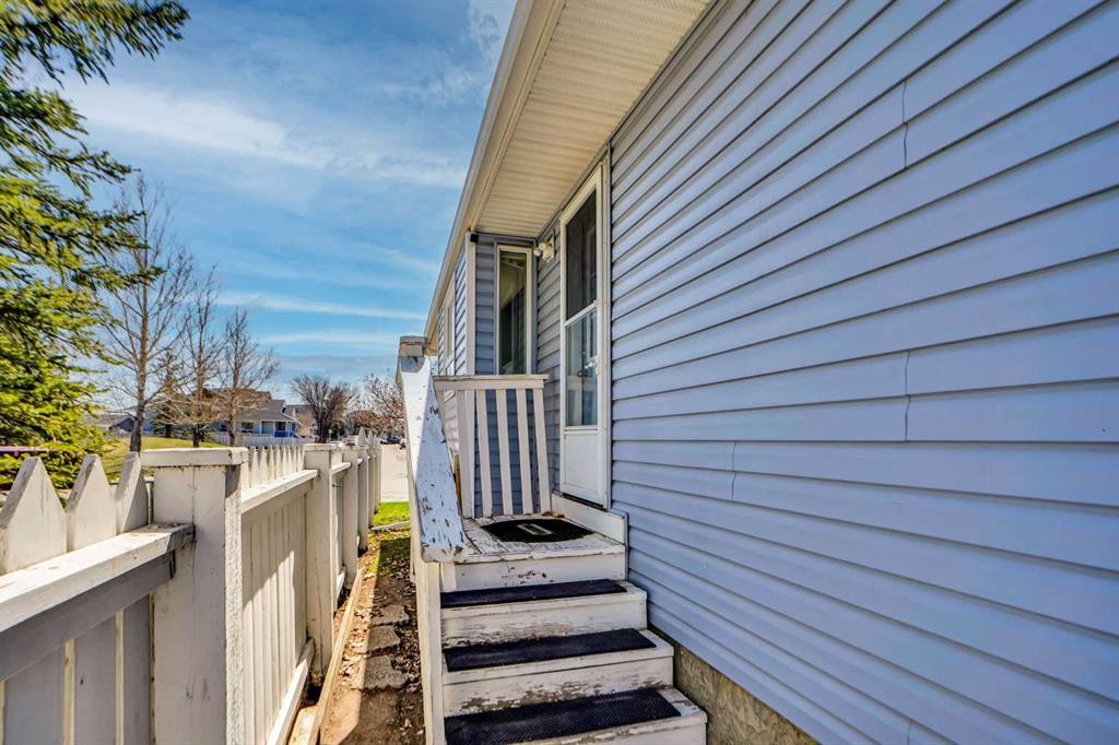 90 Martinridge Crescent Ne, Calgary, AB - Outdoor
