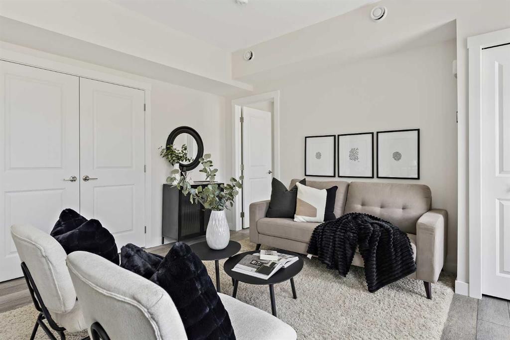 301-255 Rowmont Boulevard Nw, Calgary, AB - Indoor Photo Showing Other Room